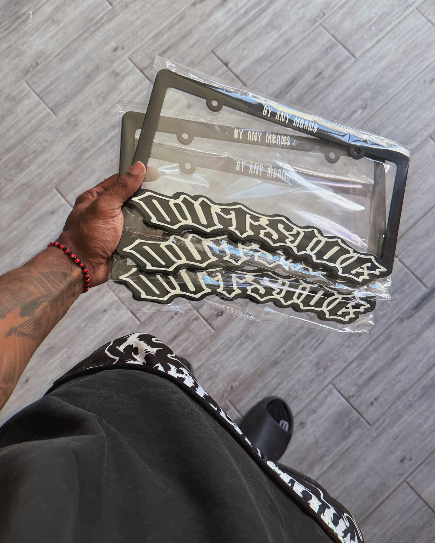 GLOSS BLACK OUTSIDE LICENSE PLATE FRAMES